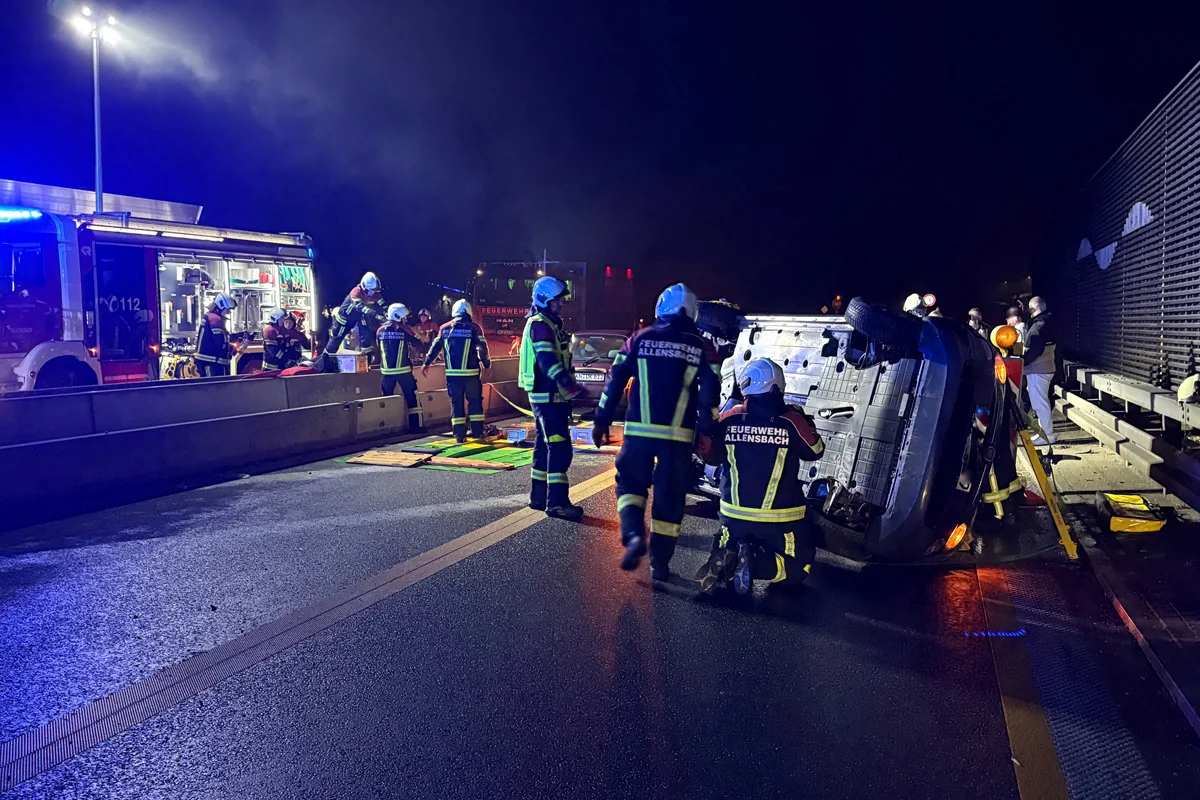 Allensbach – Fahrer nach Unfall verletzt eingeschlossen