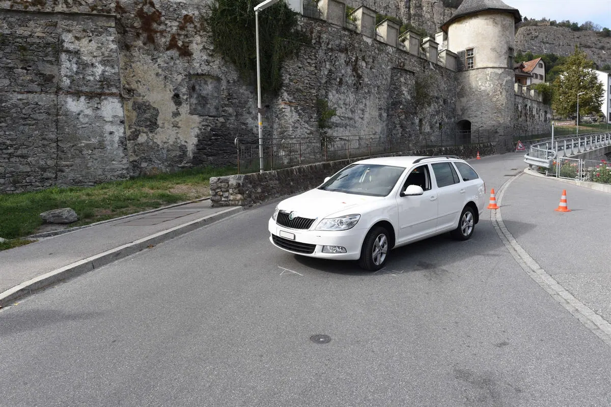 Haldenstein GR - Fahrrad kollidiert mit Personenwagen