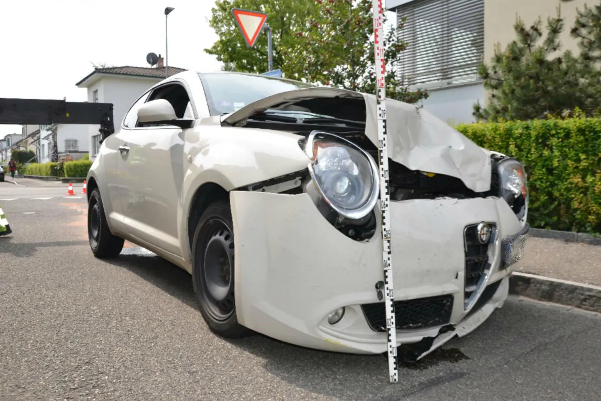 Allschwil BL Frontalkollision zwischen Alfa Mito und VW Golf