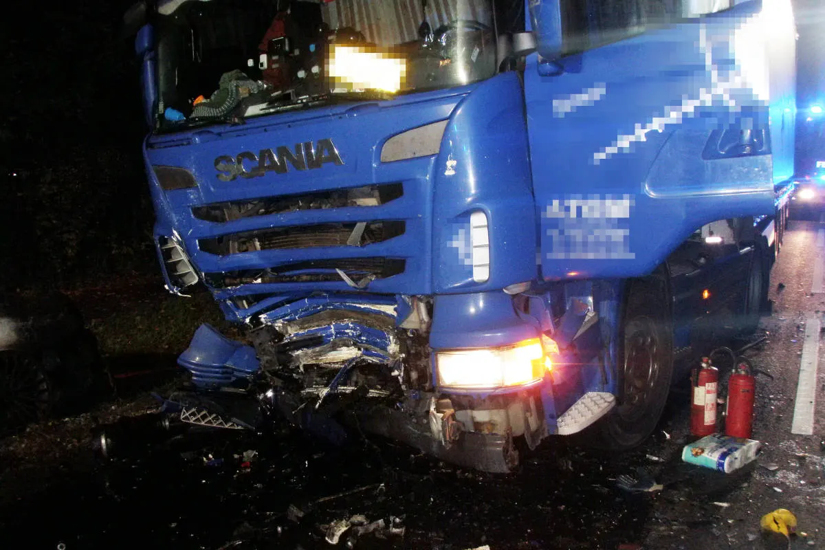 Unfall bei Immenstaad – Schwerer Verkehrsunfall zwischen PKW und LKW fordert zwei Todesopfer