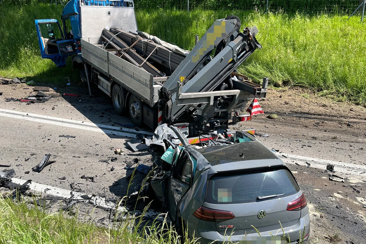 Roggwil TG – Autofahrer verstirbt nach Kollision mit Lastwagen noch am Unfallort
