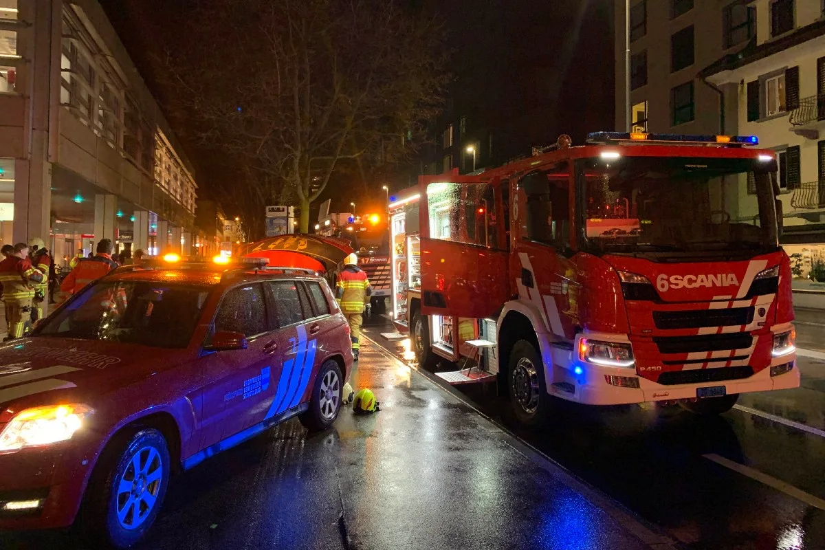 Zug -  Feuerwehreinsatz in einem Fittnesscenter - Sauna geriet in Brand