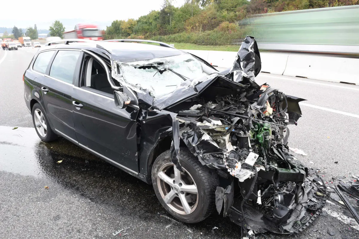 A2 Knutwil LU – Eine Person verletzt bei schwerem Verkehrsunfall auf Autobahn 