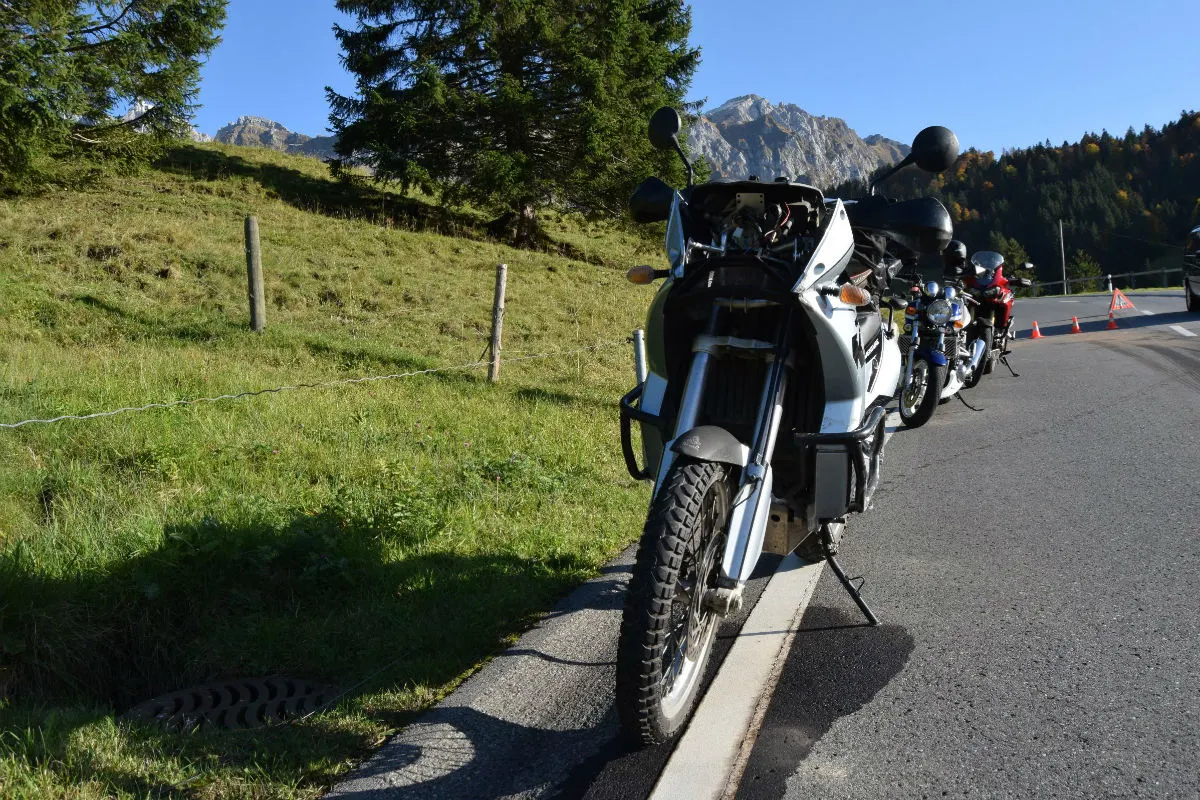 Unfall Urnäsch AR - Motorrad gerät gegen entgegenkommende Autos