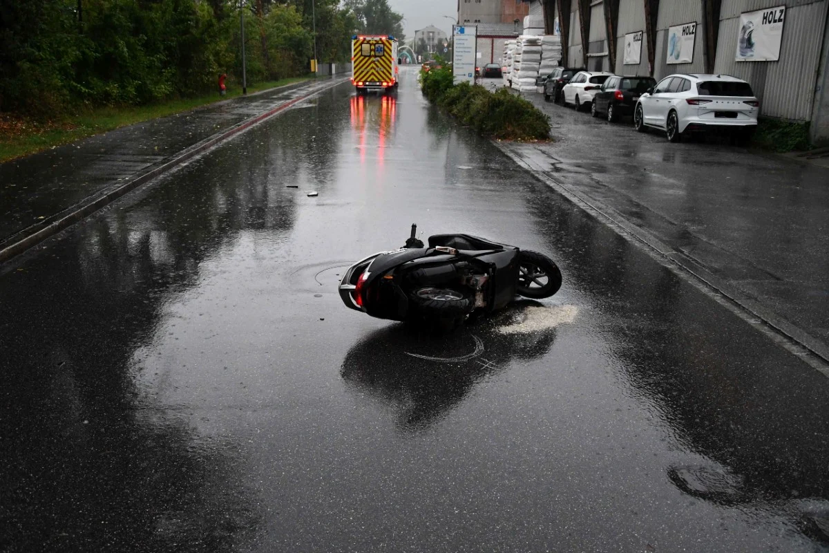 Chur GR - Rollerfahrer nach Unfall verletzt