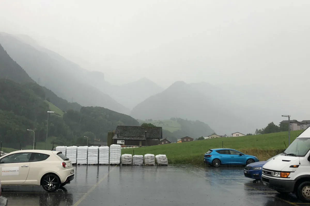 Viel Neuschnee auf den Gipfeln - Starkrregen in der Schweiz