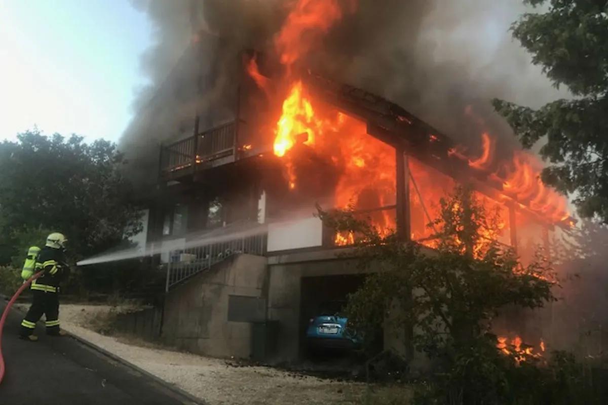Ettingen BL - Einfamilienhaus in Vollbrand