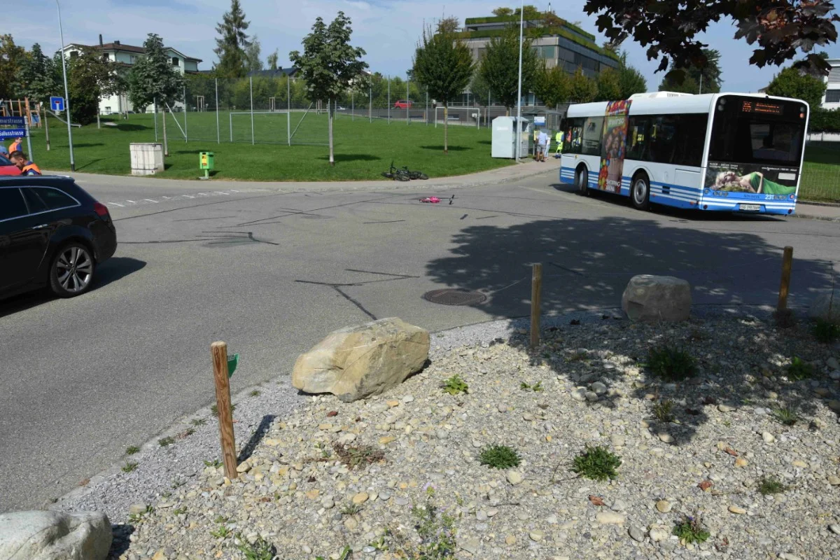 Unfall in Wil SG - Kickboard kollidiert mit Auto – 7-jähriges Mädchen verletzt