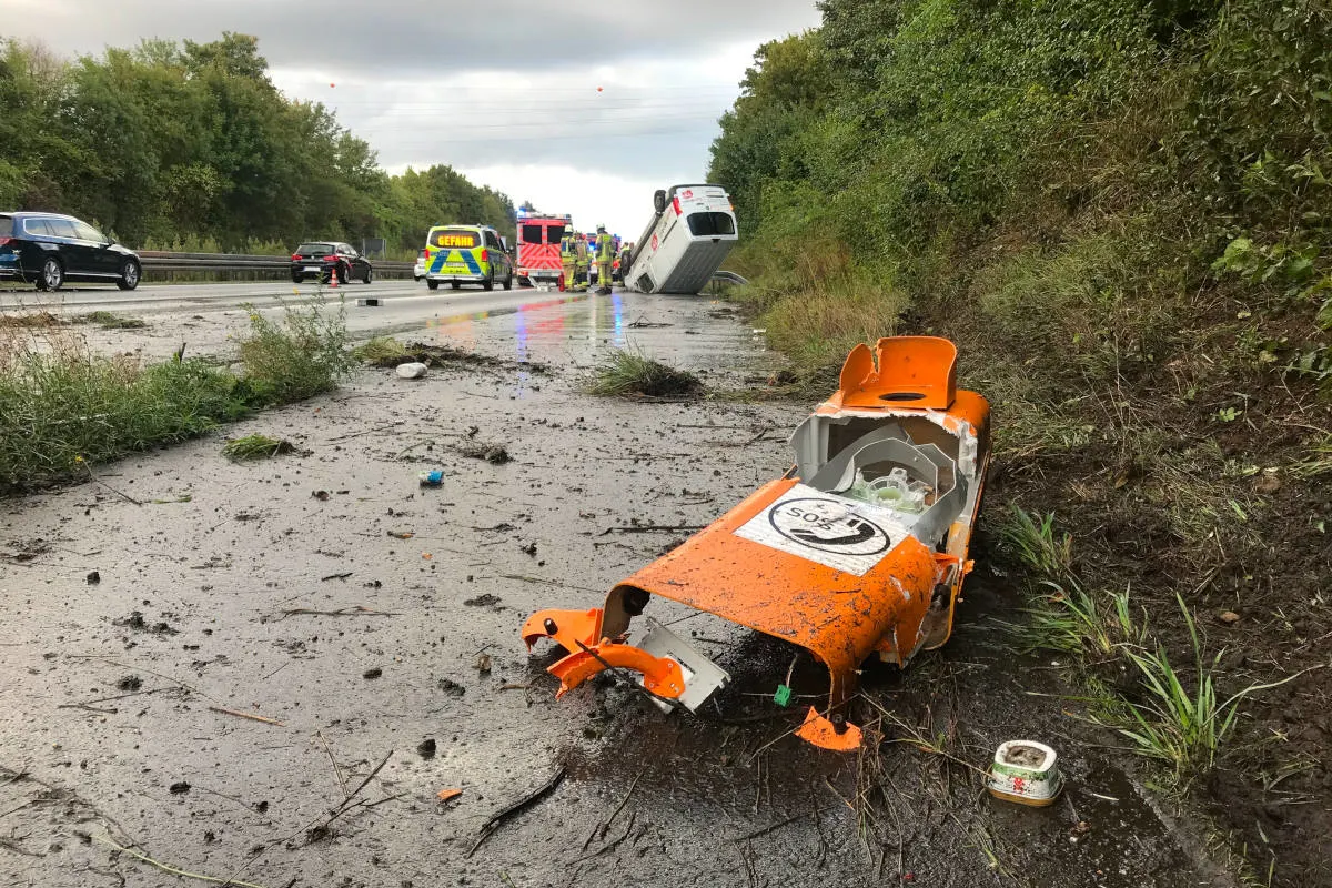 A31 Bottrop – Transporter kollidiert mit Notrufsäule