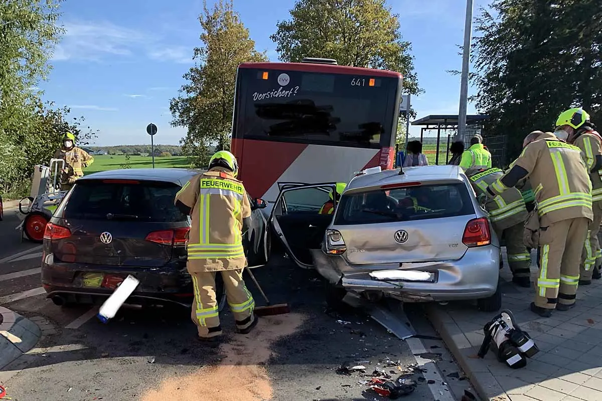 Schwerer Unfall in Stolberg - Vier beteiligte Fahrzeuge