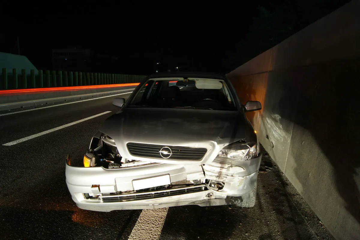 Steinhausen ZG - Verkehrsbehinderungen nach Selbstunfall