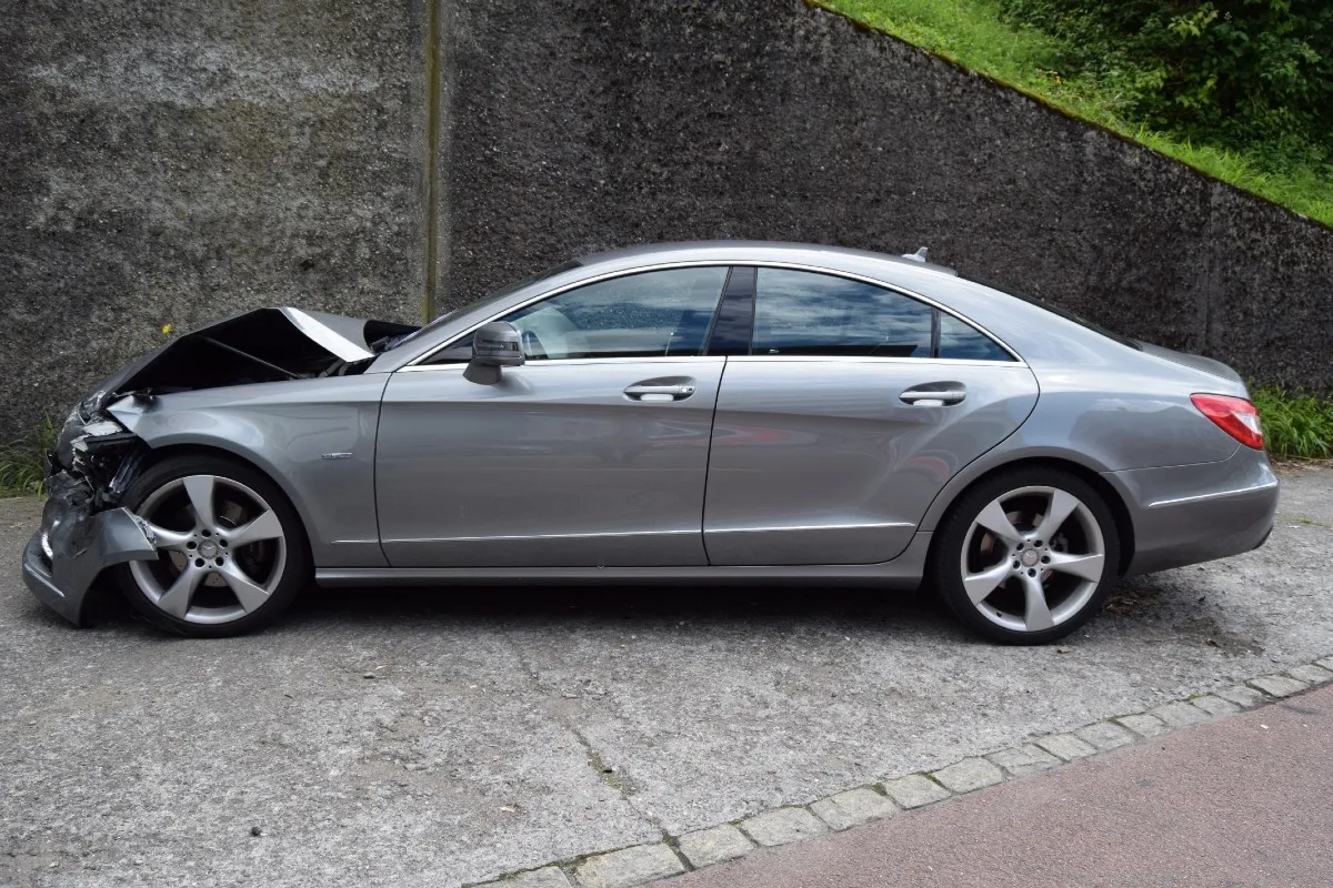 Herisau AR - Haltendes Fahrzeug zu spät bemerkt