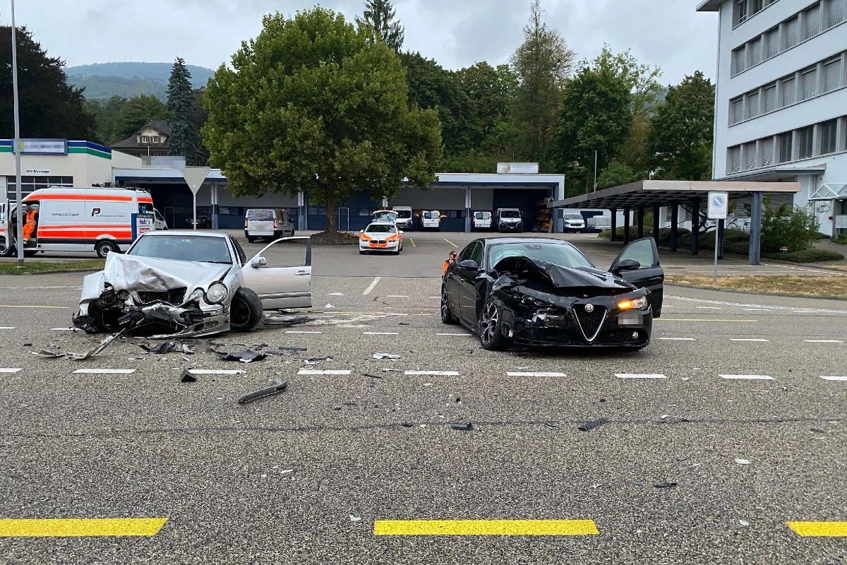 Wangen bei Olten SO - Heftige Kollision zwischen Mercedes und Alfa 
