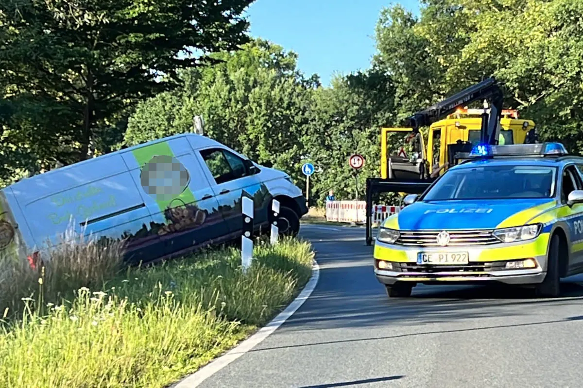 Langlingen – Lieferwagen landet im Graben