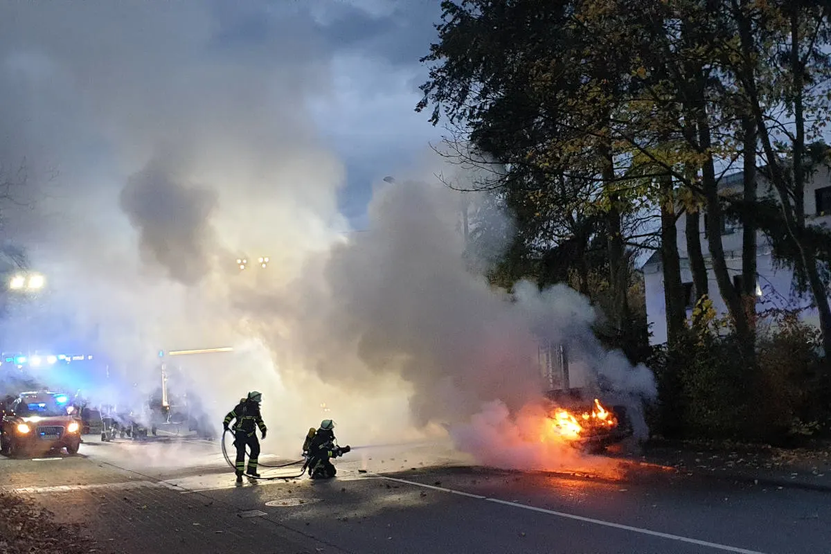 Königswinter – PKW brennt komplett aus