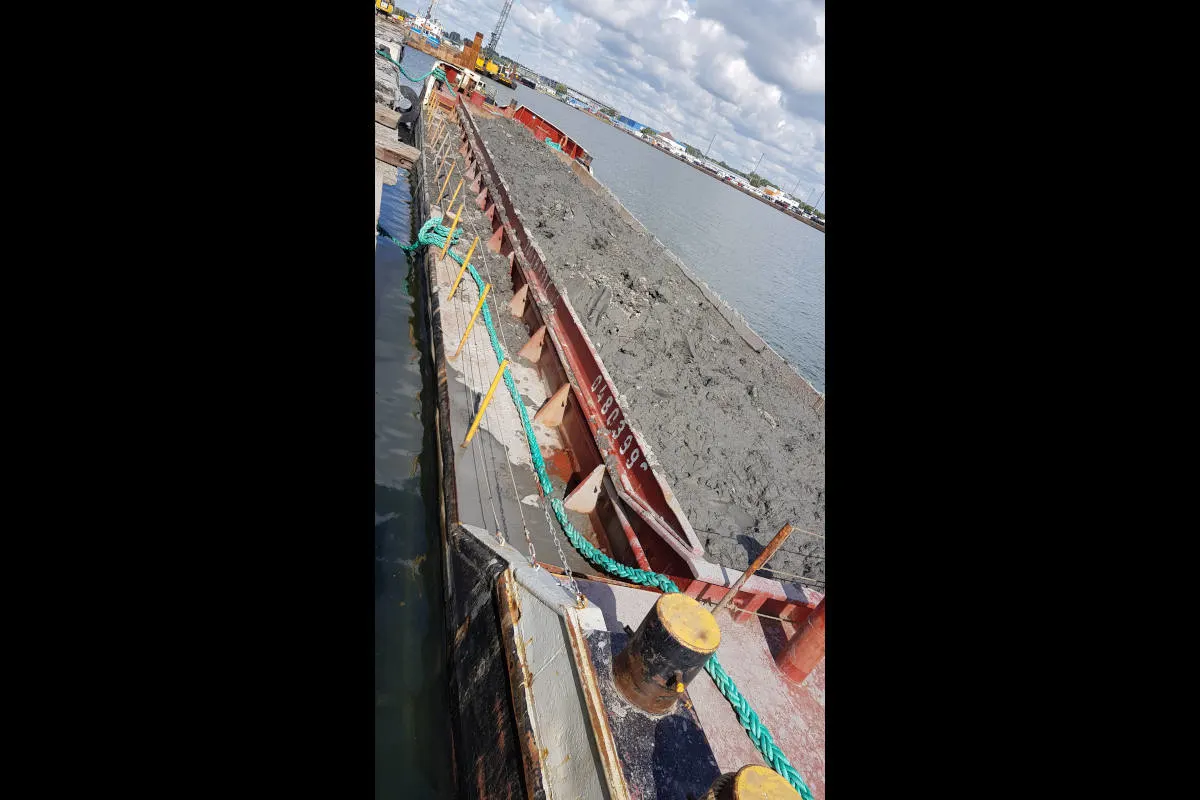 Schiff droht zu sinken