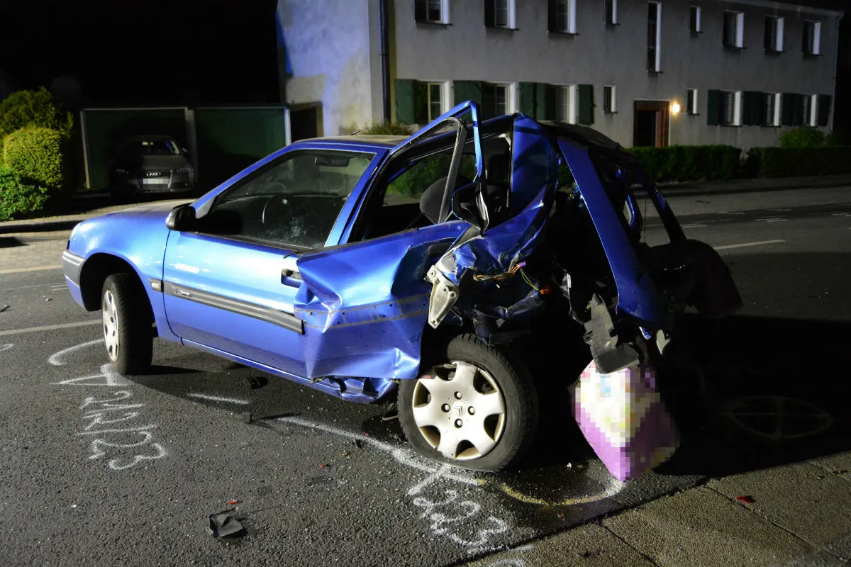 Mutmassliches Autorennen führt zu tödlichem Unfall