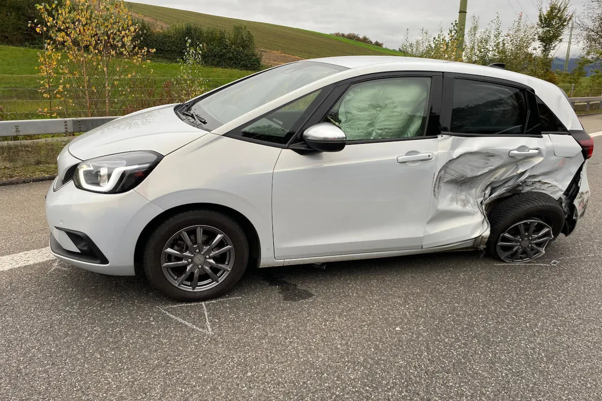 Cham ZG – Auffahrunfall führt zu Stau auf A4
