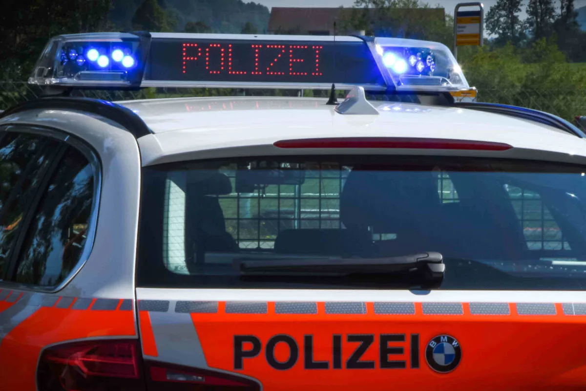 Zeugenaufruf Diepoldsau SG - Schwarzer Audi R8 verursacht Unfall und flüchtet