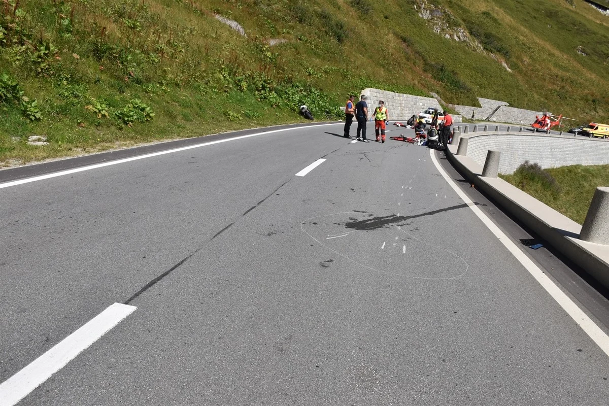 Drama in Tujetsch GR - Tödliche Frontalkollision während einer Radsportveranstaltung auf dem Oberalppass