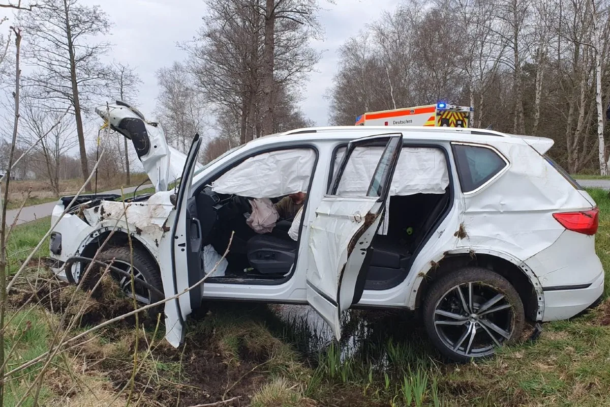 Ritschermoor - 30-Jährige übersieht Seat - 2 Autos landen in Graben