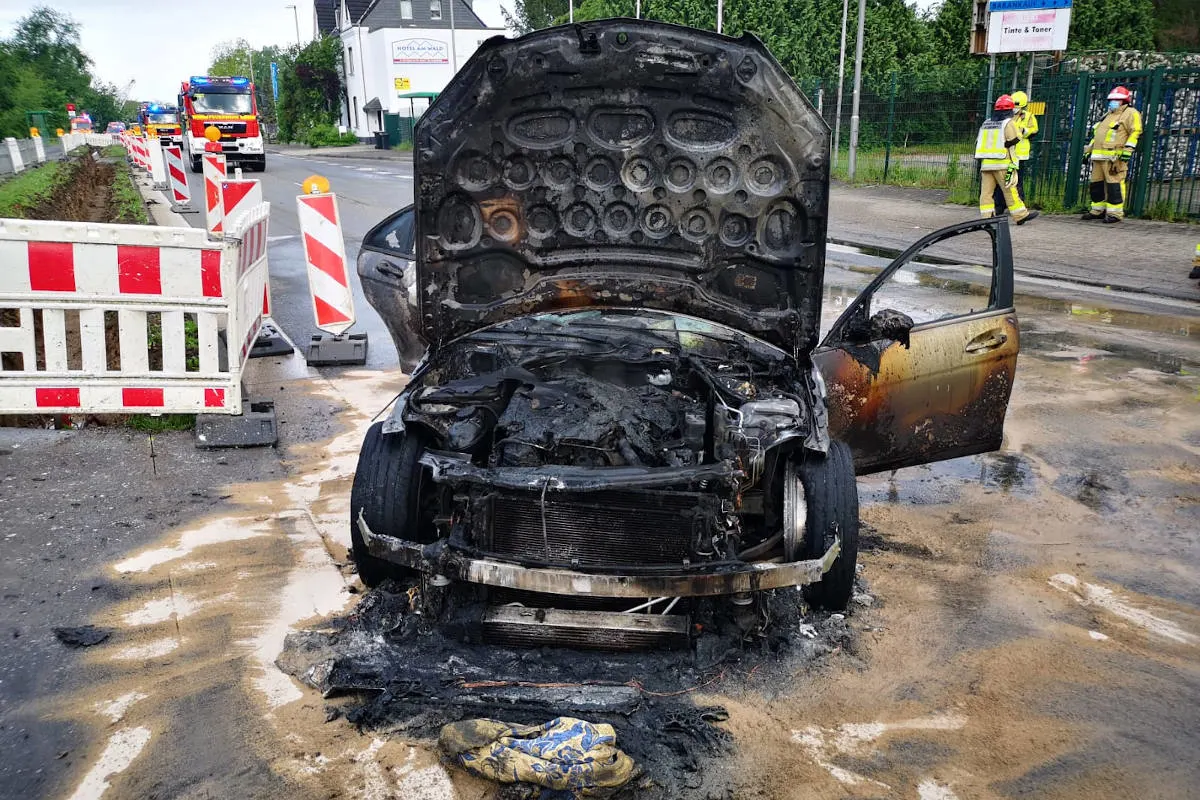 Monheim Langenfeld – Brennender Mercedes sorgte für Verkehrsbeeinträchtigungen