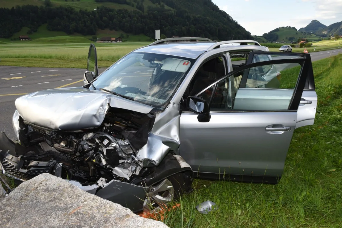 Tragischer Unfall in Ennetmoos NW - Beifahrerin stirbt nach Selbstunfall!