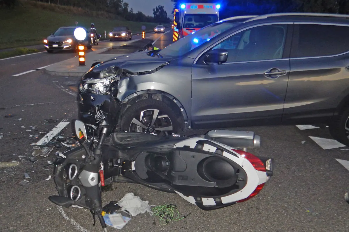 Amriswil TG - Rollerfahrer bei Crash verletzt
