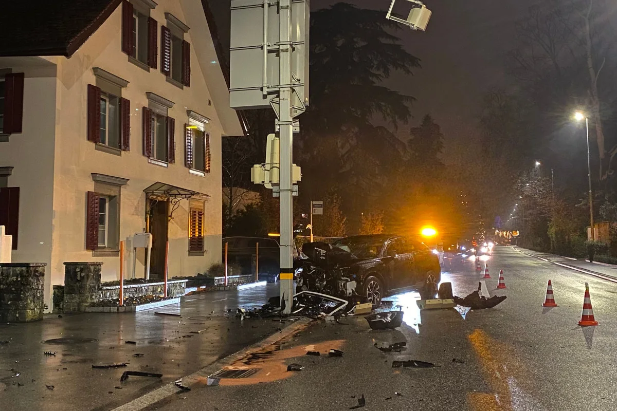 Kanton Zug – Mehrere Verkehrsunfälle auf Zuger Strassen – eine Person lebensbedrohlich verletzt