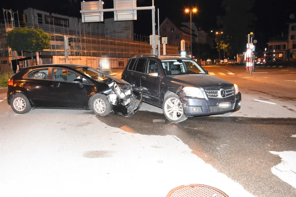 Rapperswil-Jona SG - Kollision beim Abbiegen - zwei Verletzte