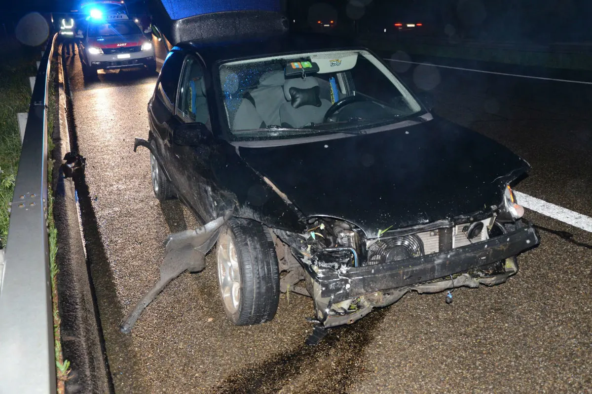 A2/Arisdorf BL - Mit Leitplanke kollidiert