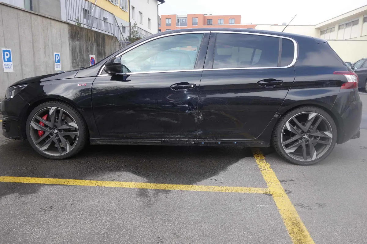 Lichtensteig SG - Beim Überholen Auto gestreift – Zeugenaufruf