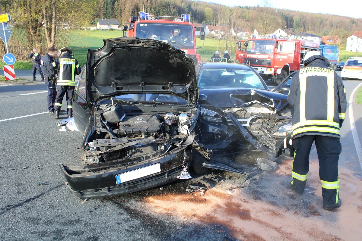 Schwerer Verkehrsunfall in Lübbecke: Frau eingeklemmt und schwer verletzt