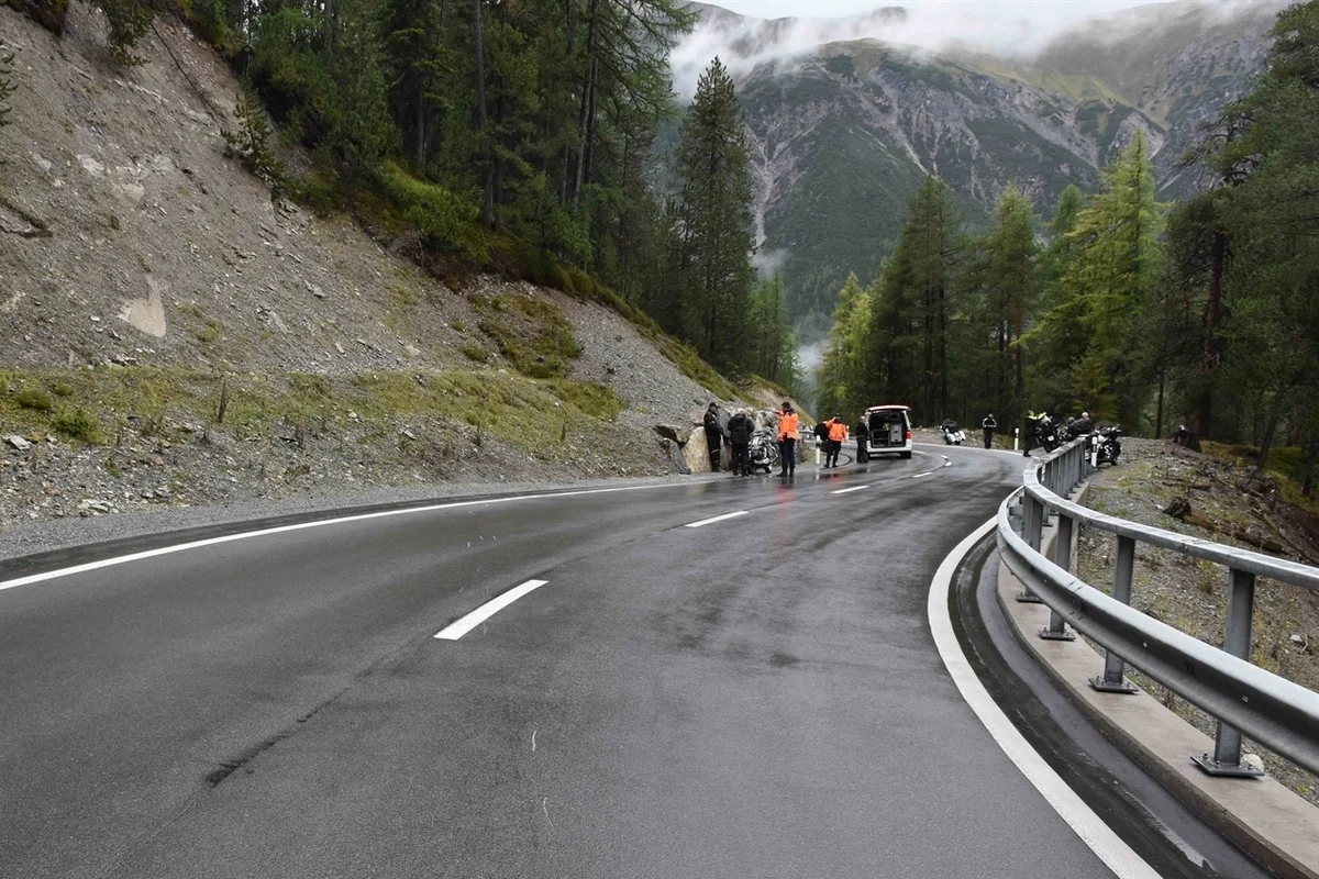 Zernez GR – Motorradfahrer verunfallt bei starkem Regen