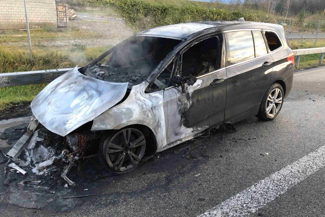 Sargans SG – Auto in Vollbrand auf der Autobahn