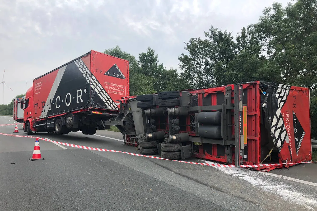 Bad Wünnenberg – Umgekippter Lkw sorgt für Vollsperrung auf der BAB 44