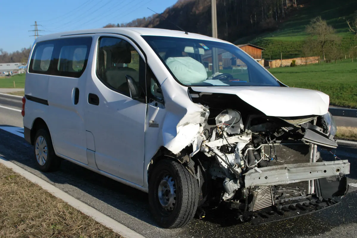 Werthenstein LU - Crash bei Abbiegemanöver 