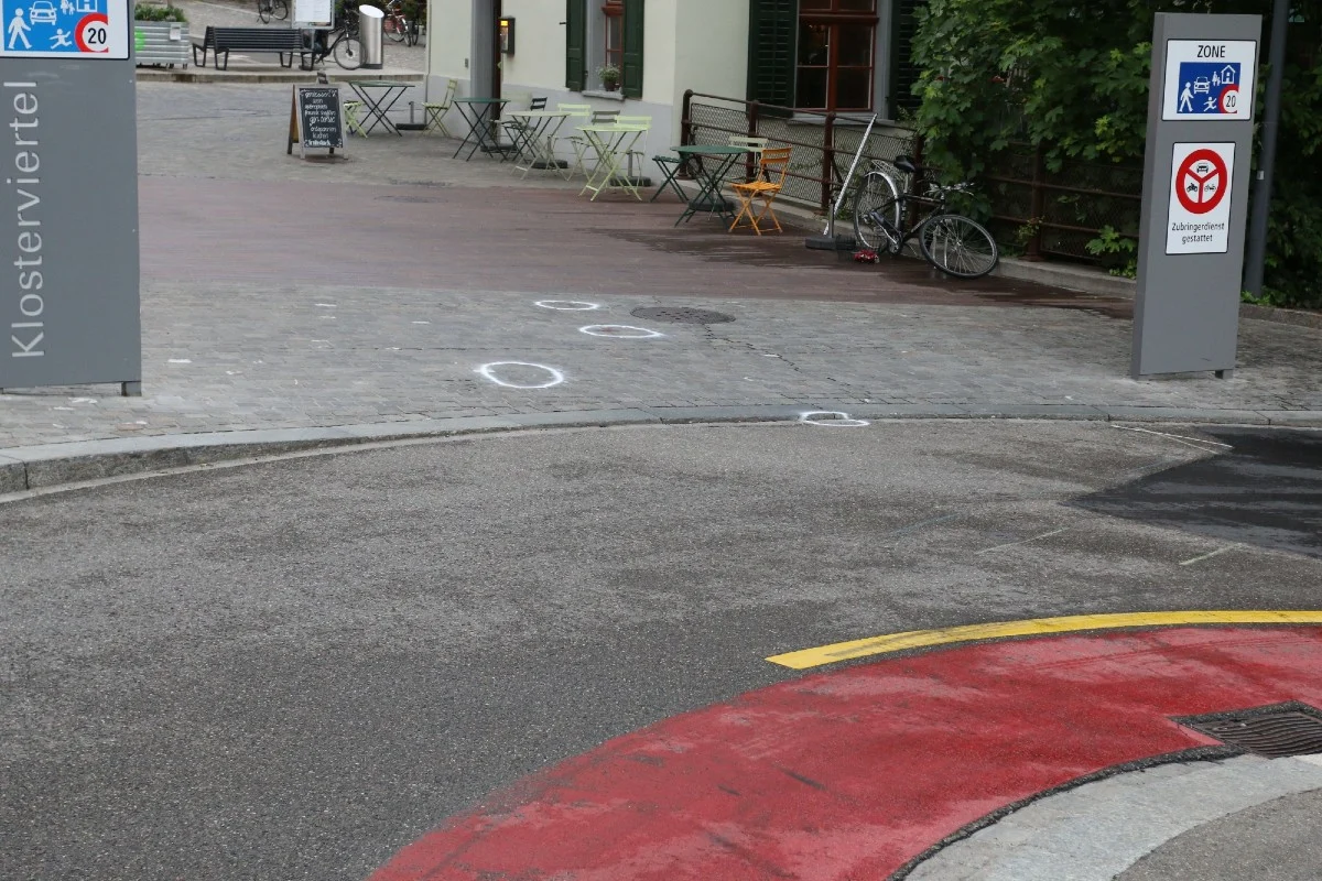 St.Gallen - 37-jährige Velofahrerin zieht sich Gesichtsverletzungen zu