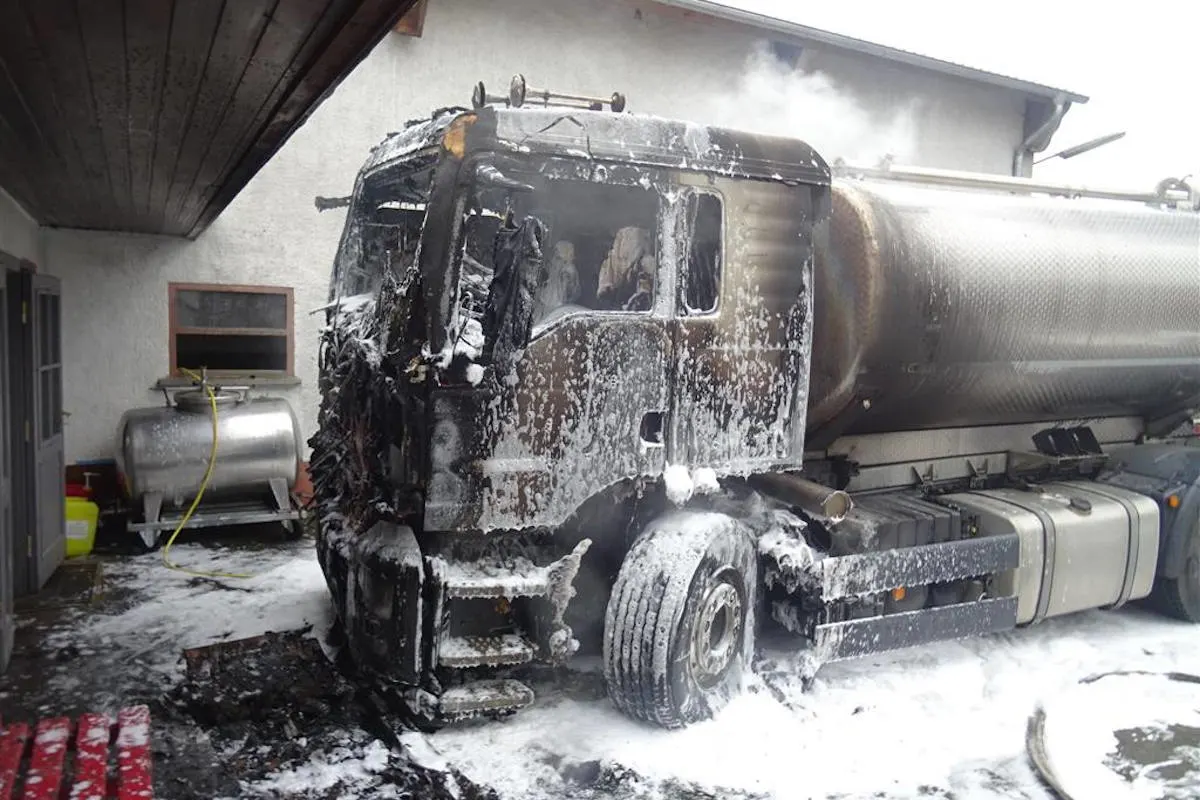 Üttfeld – Brand eines Milchtanklastwagens