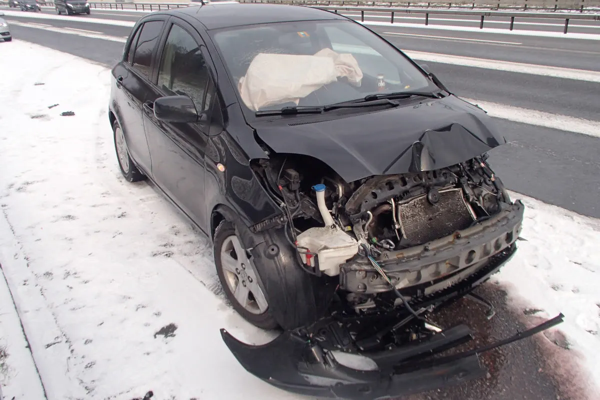 A1 Baden AG - Auto prallte in Leitplanke