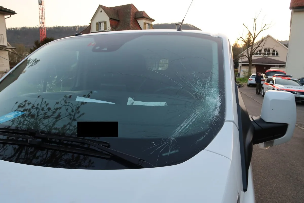 Liestal BL - Kollision zwischen Fahrrad und Lieferwagen – Radfahrer verletzt