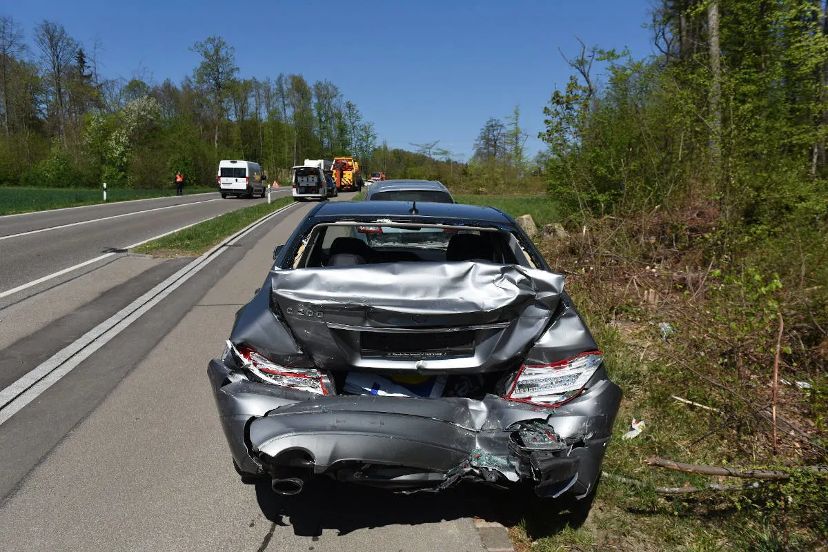 Adlikon bei Regensdorf ZH – Drei Verletzte bei Verkehrsunfall