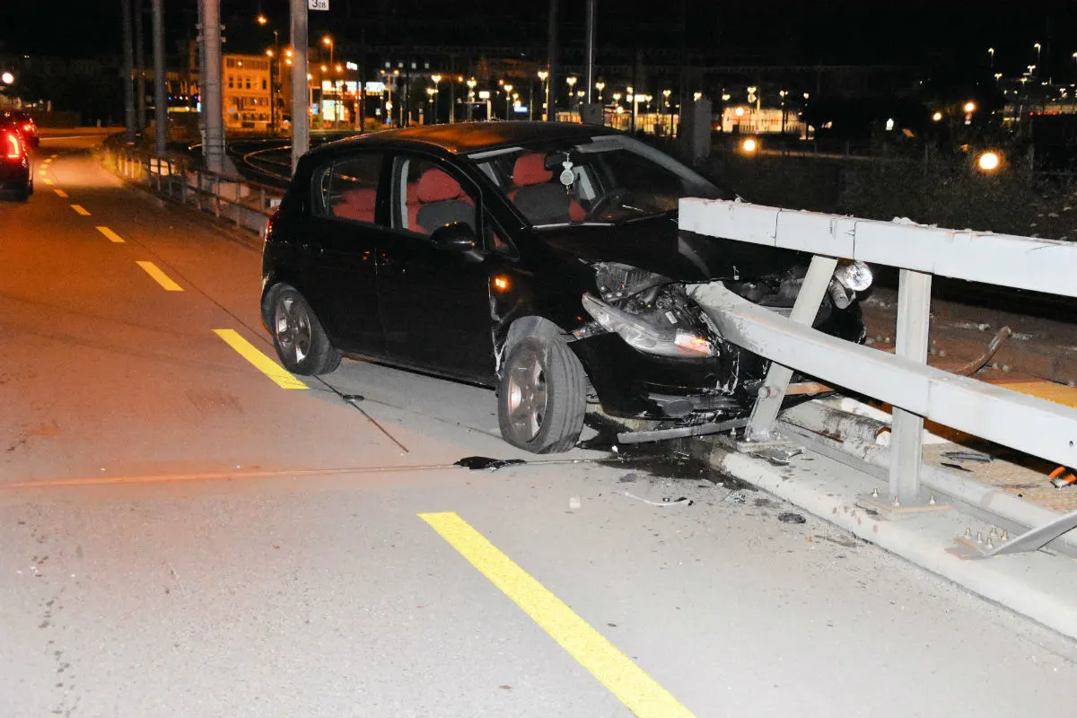 Rapperswil SG - Autofahrerin unter Alkoholeinfluss verunfallt