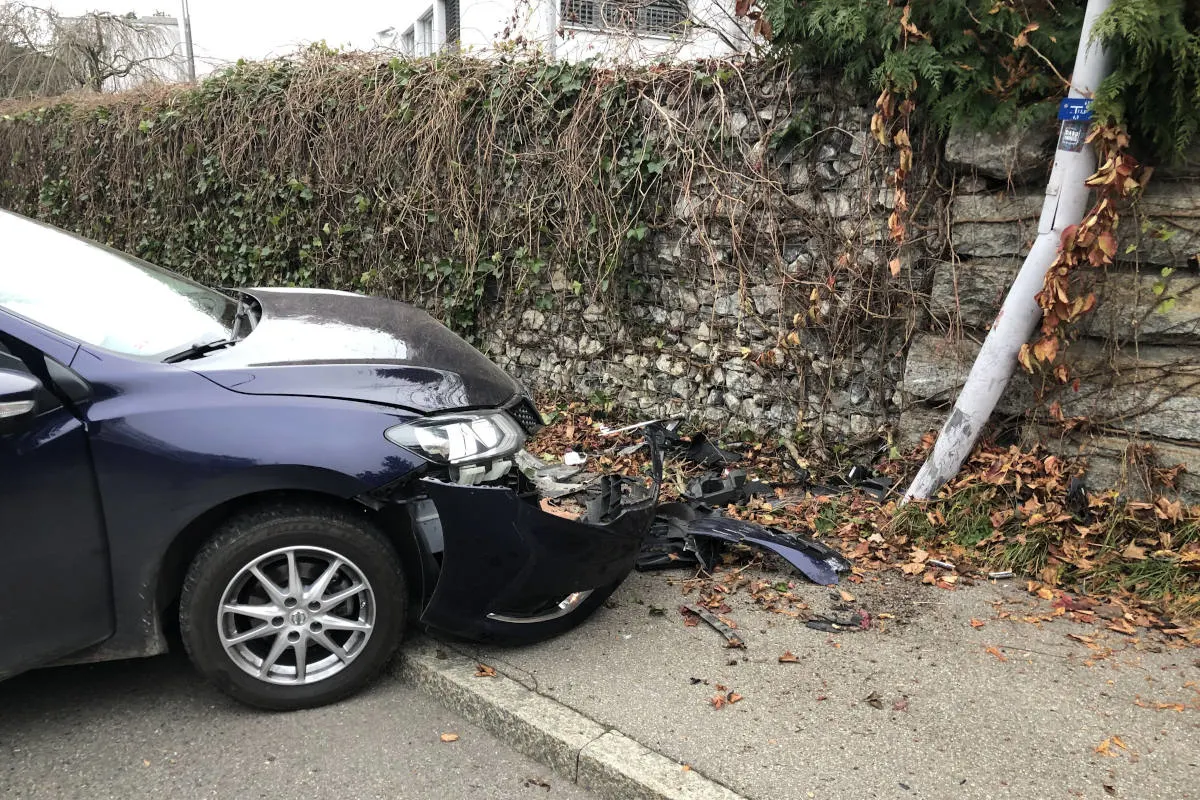 Unfall Greifensee ZH – Auto erlitt nach Kollision Totalschaden