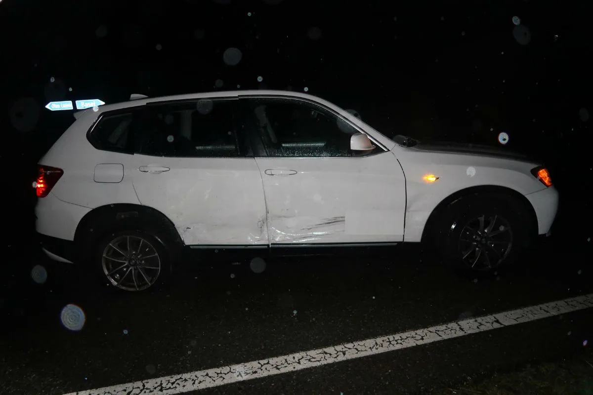Läufelfingen BL - Kollision zwischen zwei Lieferwagen und Auto