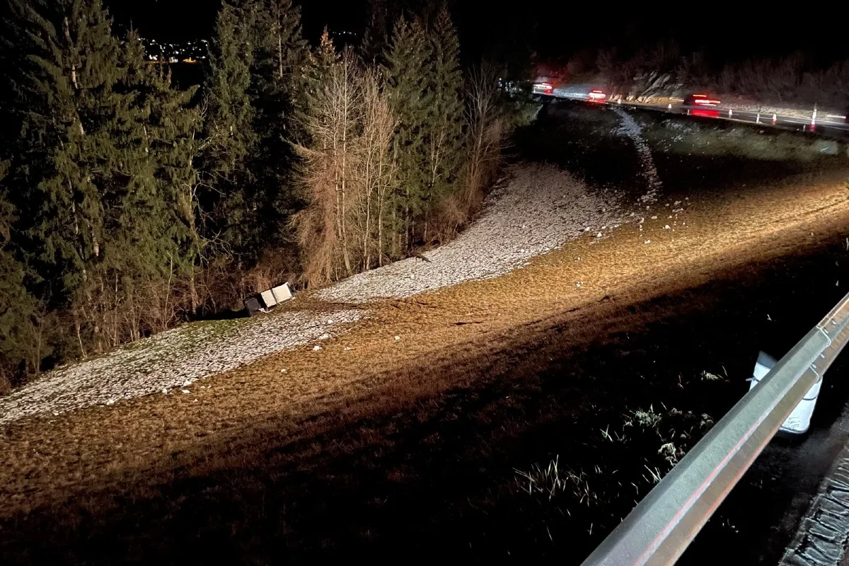 Laax GR - Auto überschlägt sich nach Unfall