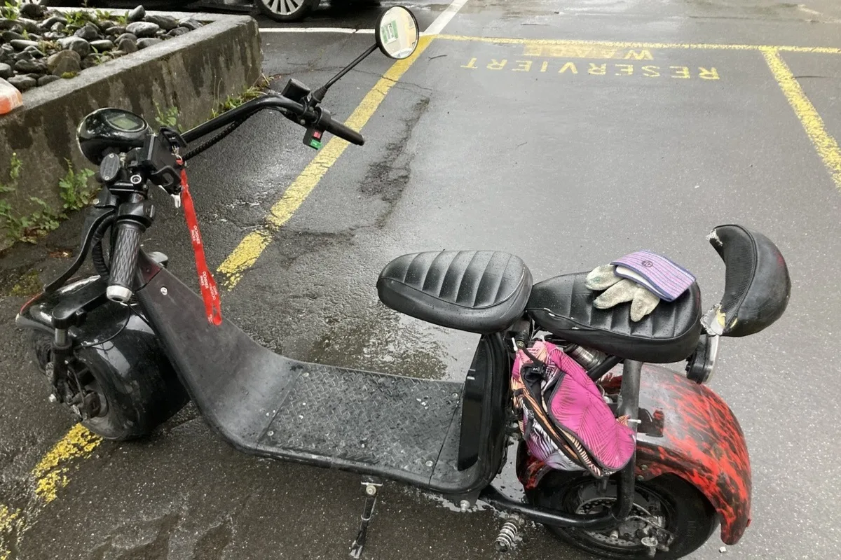 Glarus - Polizei stellt manipulierten E-Scooter sicher