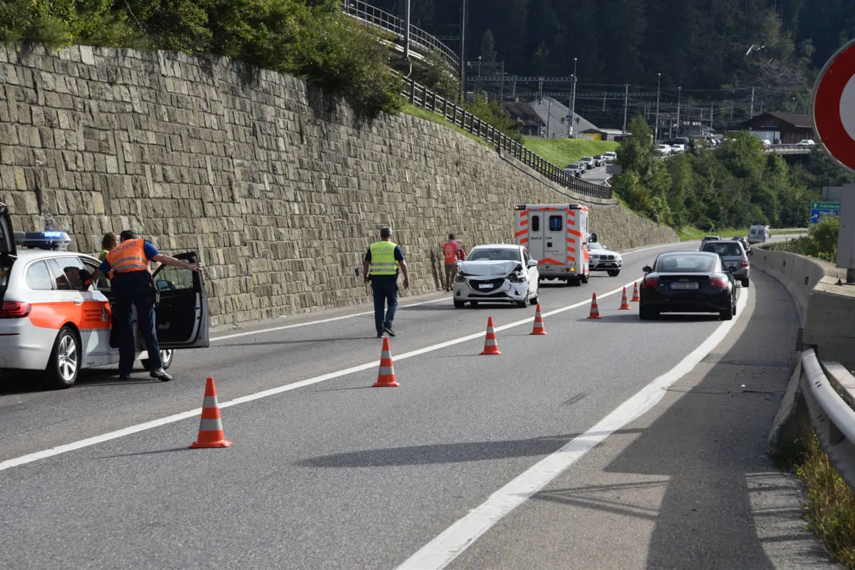 Domat/Ems GR - Verkehrsunfall fordert eine verletzte Person