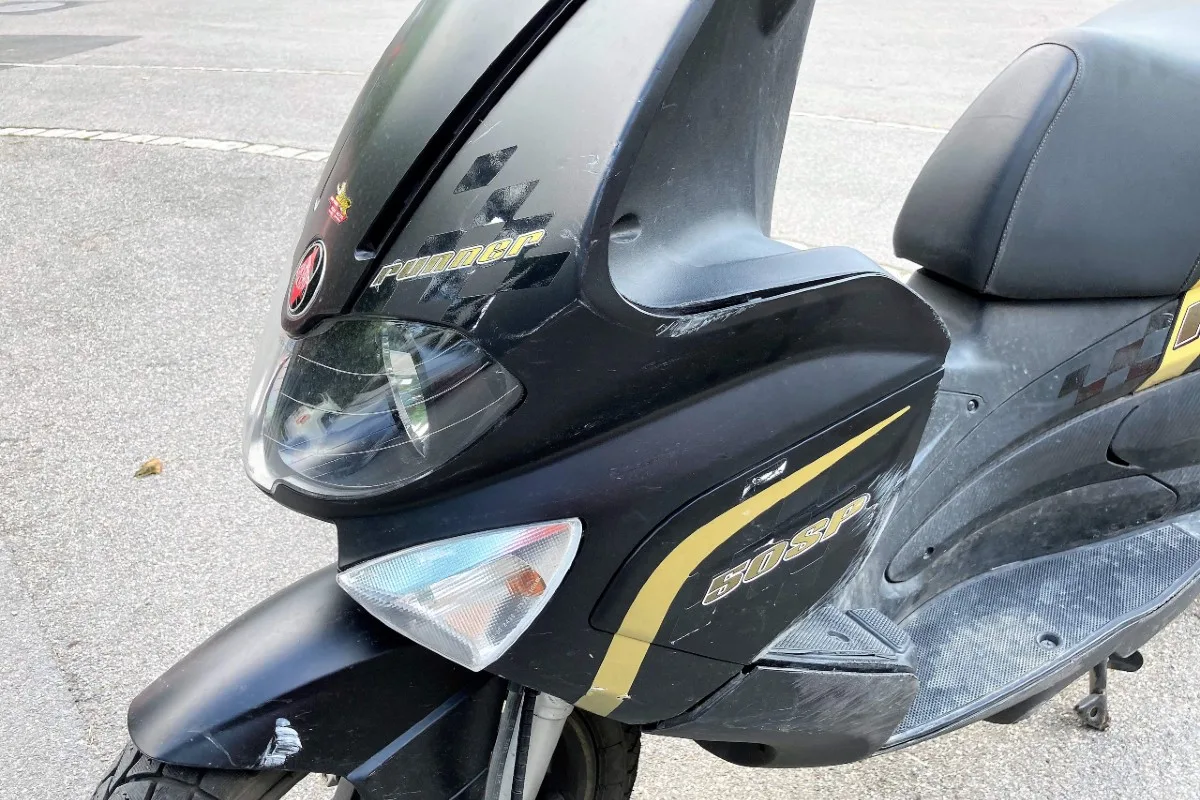 Rollerfahrer nach Kollision in Netstal GL leicht verletzt