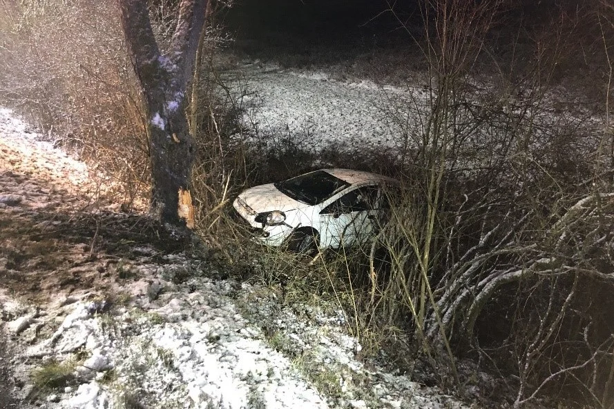 Winterliche Strassenverhältnisse in Osterfingen SH - Zwei Selbstunfälle im Wangental
